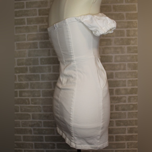 White off the shoulder dress - Picture 1 of 3